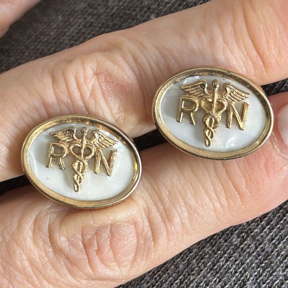 Vintage Quality RN (Registered Nurse) white & gold tone cuff links - Picture 2 of 4